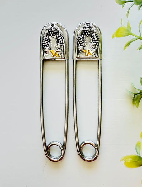 Giant Safety Pin - La Vigne 1891