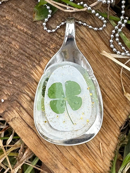 Sugar Shell 4 Leaf Clover