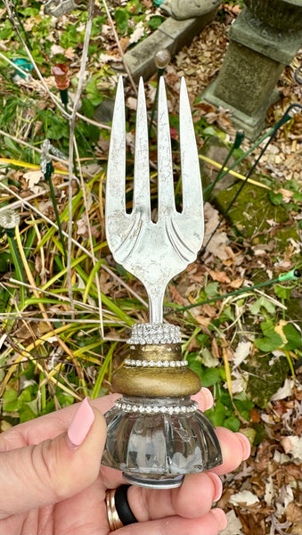 Doorknob photo holder