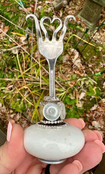 Doorknob photo holder