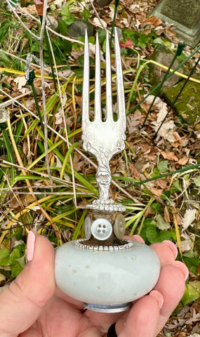 Doorknob photo holder