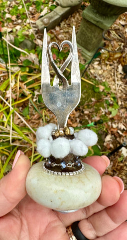 Doorknob photo holder