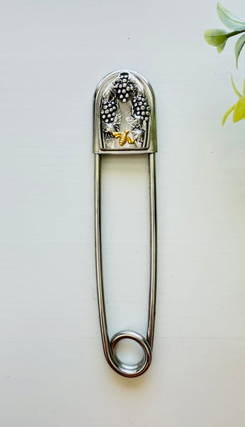 Giant Safety Pin - La Vigne 1891